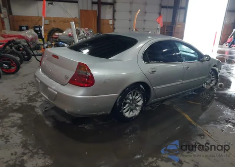 2001 Chrysler 300M z USA, uszkodzony, nr VIN 2C3HE66G11H703703